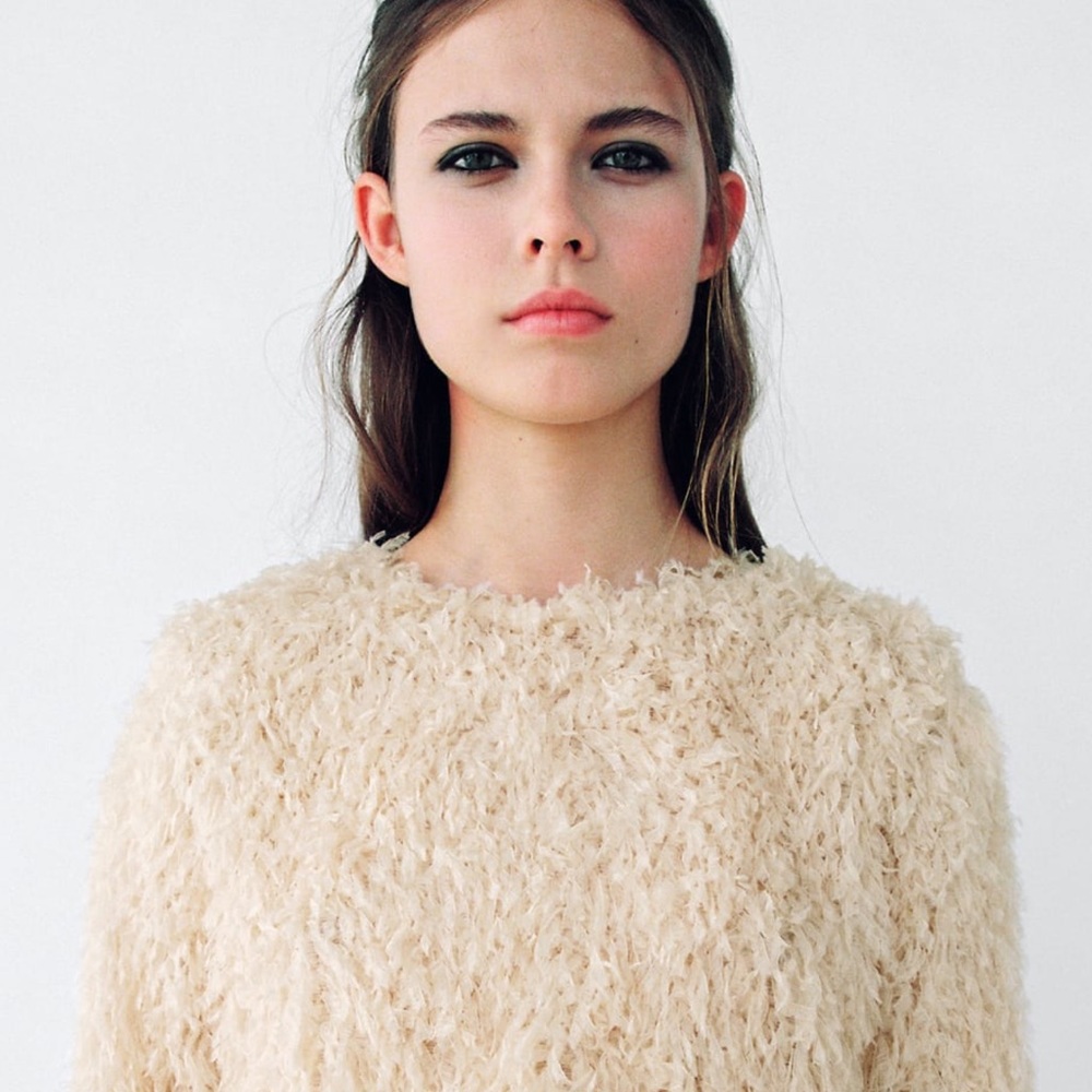 FEATHER  EFEECT SWEATSHIRT